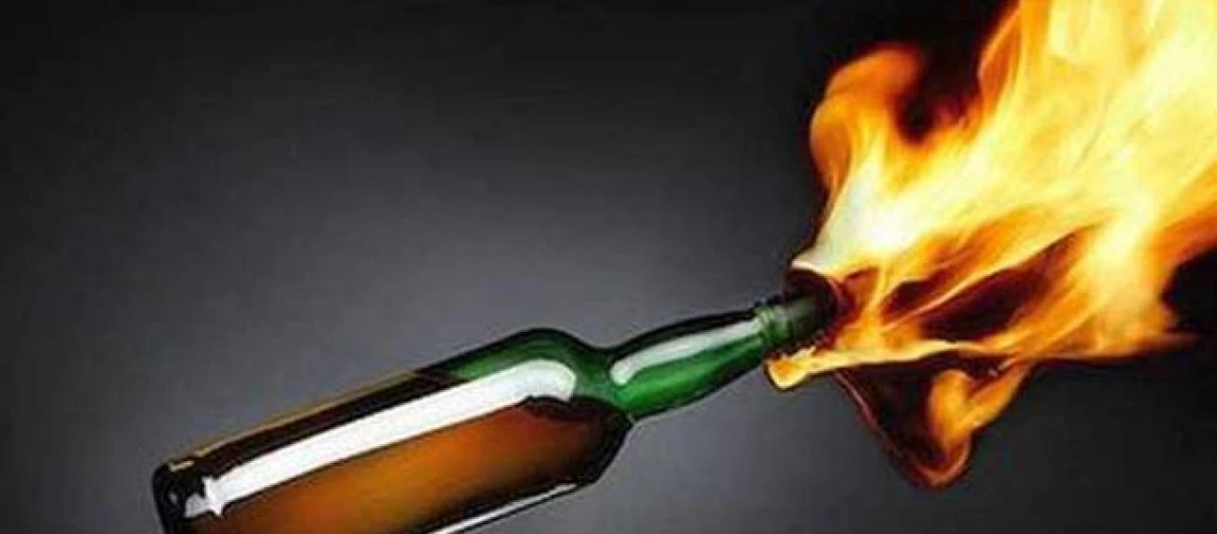 Επίθεση με βόμβες μολότοφ σε σχολείο στο Ξυλόκαστρο - Δείτε φωτογραφίες (φωτο)
